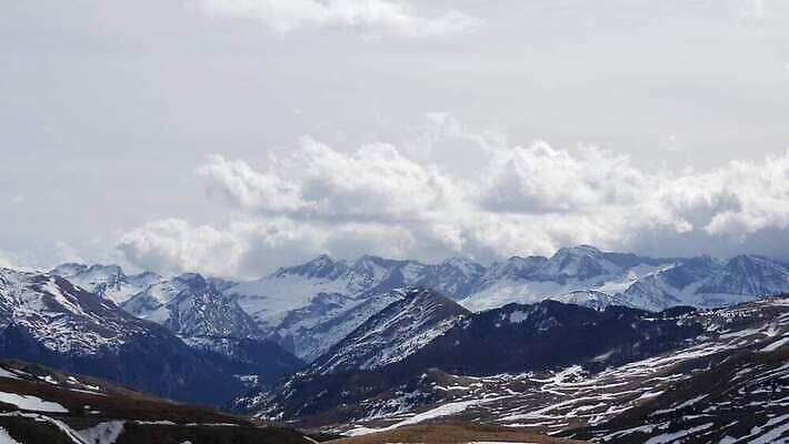 전통 유럽 여행 겨울 자연 하늘 휴가 산 파노라마 사람없음 야외 계곡 추위 흰색 시골 스페인 정상 고도 언덕 휴양지 지역 아라곤 내추럴 랜드마크 절정 눈내림 4K MP4 해외동영상 클립영상 계절 나라 컬러 눈_날씨 촬영기법 장소 생태계 동영상 파일형식