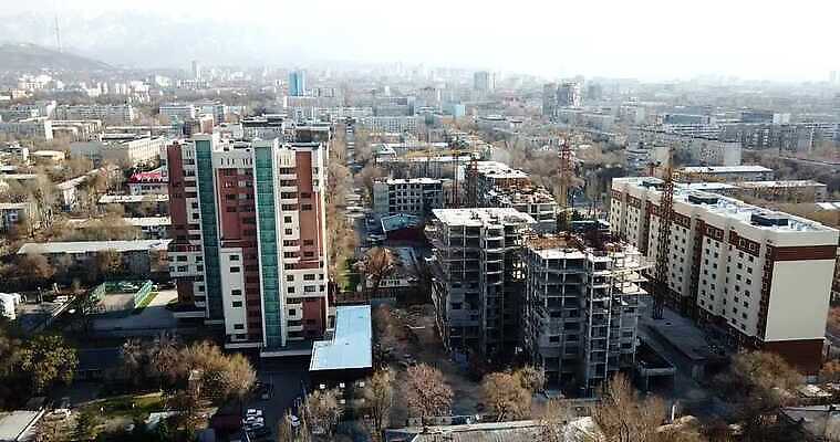 구름 아시아 도로 여행 백그라운드 건축양식 교통시설 자동차 하늘 지붕 거리 주택 안테나 풍경 사람없음 건물 여름 도시풍경 고층빌딩 일몰 봄 도시 바이러스 언덕 스카이라인 드론 랜드마크 카자흐스탄 4K 타임랩스 알마티 MP4 해외동영상 클립영상 자연요소 건축물 계절 건축 나라 길 육상교통 교통 통신 촬영기법 빌딩 노을 시설 동영상 파일형식