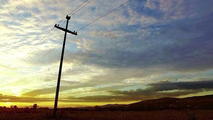 식물 구름 실루엣 산업 선 백그라운드 하늘 풍경 사람없음 태양 일출 탑 금속 검은색 힘 일몰 새벽 장비 발전기 에너지 광선 기둥 네트워크 역 위험 전염 철사 볼트 봉 철탑 공학 분배 전압 철강 현재 공급 4K MP4 해외동영상 클립영상 자연요소 건축물 교육 건축 컬러 컨셉 교통시설 재질 촬영기법 노을 발전소 공구 질병 감염 동영상 파일형식
