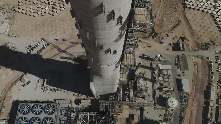 식물 산업 하늘 풍경 사람없음 야외 초록색 파란색 빛 글로벌 햇빛 태양 환경 탑 힘 재활용 장비 건설현장 사막 에너지 탐험 흰색 기름 석유 큼 기중기 생태계 태양에너지 가스 공학 개발 베터리 공급 4K MOV 해외동영상 클립영상 자연요소 건축물 교육 음식 컬러 건설업 중장비 그린에너지 크기 친환경 동영상 파일형식