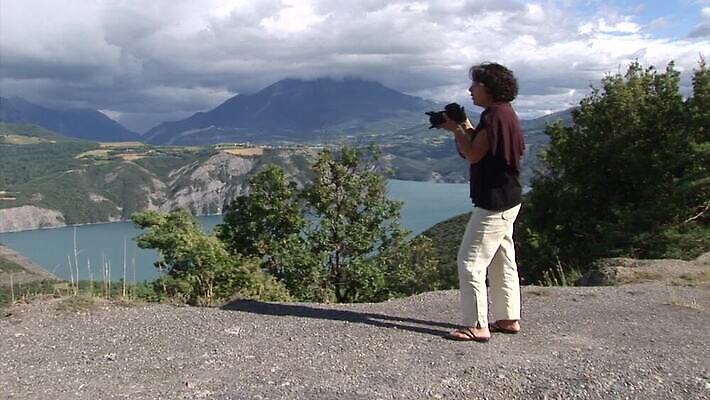 유럽 호수 컬러 밭 자연 산 파노라마 한명 물 파란색 프랑스 그림 알프스 프랑스어 인공 프로방스 MP4 해외동영상 클립영상 자연요소 문자 1 나라 농업 촬영기법 사람 생태계 동영상 파일형식