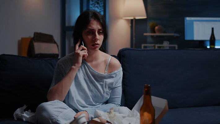 감정 얼굴 통신 가족 모바일 스트레스 대화 사람없음 스마트폰 핸드폰 고통 슬픔 표현 잡기 메시지 뉴스 좌절 질병 무서움 사건 고민 걱정 불행 충격 문제 긴장 반응 비극 우울증 적자 혼자 4K MOV 해외동영상 클립영상 컨셉 의학 관계 모션 말하기 신체부위 전자제품 스마트기기 동영상 파일형식