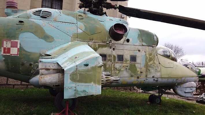 날개 비행기 설명 사람없음 풍차 수확 헬리콥터 공항 항공 군용 제트기 항공촬영 대패 소비에트 옛날 폭격기 4K MOV 해외동영상 클립영상 무기 뷰포인트 농업 항공교통 교통시설 모션 대중교통 군대 동영상 파일형식