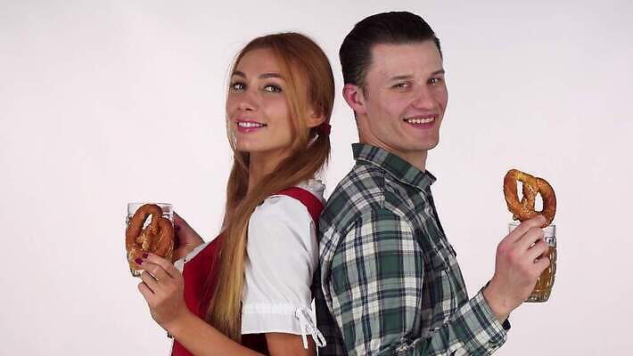 전통 라이프스타일 커플 드레스 행복 음료 음식 휴가 기념 맥주 독일 사랑 사람 두명 섹시 축제 마시기 알코올 바 맛 웨이트리스 웨이터 서비스 주말 10월 던들 양조 양조장 옥토버페스트 전국 바이에른 브레첼 맛있는 4K MOV 해외동영상 클립영상 직업 옷 감정 유럽 컨셉 관계 모션 디저트 주류 생활 날짜 종업원 동영상 파일형식