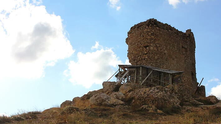 구름 전통 문화 벽 여행 건축양식 자연 하늘 휴가 석조 사람없음 야외 건물 초록색 파란색 교회 여행객 탑 바위 도시 시간 성 방어 중세 역사 재산 묘사 언덕 사인 폐허 싸움 전쟁 천연기념물 유지 랜드마크 옛날 파멸 MOV 해외동영상 클립영상 자연요소 건축물 건축 컬러 컨셉 종교건축 모션 어류 사람 금융 돌_바위 생태계 동영상 파일형식 소멸