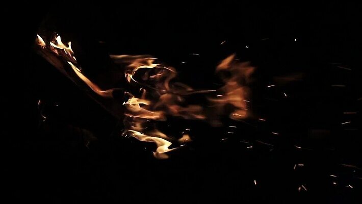 전통 문화 호수 여행 백그라운드 오렌지 불꽃 한국 따뜻함 사람없음 야외 목재 빨간색 빛 노란색 검은색 어둠 새벽 공연 에너지 달 뜨거움 야간 저녁 장작 모닥불 바비큐 가득함 벽난로 매움 숯 1월 내추럴 화상 MP4 해외동영상 클립영상 자연요소 나무 아시아 음식 컬러 과일 재료 불 이벤트 날짜 맛 상처 동영상 파일형식