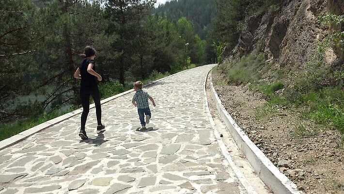 백인 라이프스타일 공원 행복 어린이 스포츠 2 함께함 건강 사람 소년 야외 달리기 조깅 운동 도시 연습 달리기선수 주자 4K HD MP4 해외동영상 클립영상 서양인 공공시설 남자 감정 컨셉 모션 생활 육상선수 동영상 파일형식