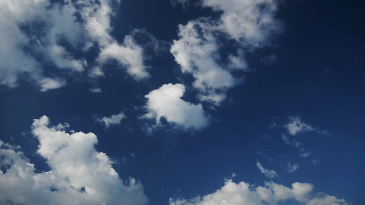 구름 컬러 백그라운드 자연 하늘 날씨 풍경 사람없음 야외 가로 여름 파란색 빛 햇빛 태양 우주 환경 흰색 전원 분위기 장면 천국 솜털 스카이라인 내추럴 오존 적란운 천창 유일 타임랩스 MOV 해외동영상 클립영상 자연요소 계절 컨셉 촬영기법 전기에너지 생태계 동영상 파일형식 구름_자연