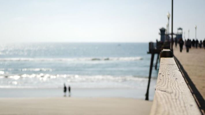 여자 남자 실루엣 파도 바다 조류 휴가 사람 해변 사람없음 목재 아웃포커스 물 여름 걷기 항구 미국 분위기 소프트포커스 보케 캘리포니아 주말 로스앤젤레스 철책 4K 오션사이드 산타모니카 MP4 해외동영상 클립영상 자연요소 나무 동물 계절 컨셉 북아메리카 재료 교통시설 모션 촬영기법 동영상 파일형식