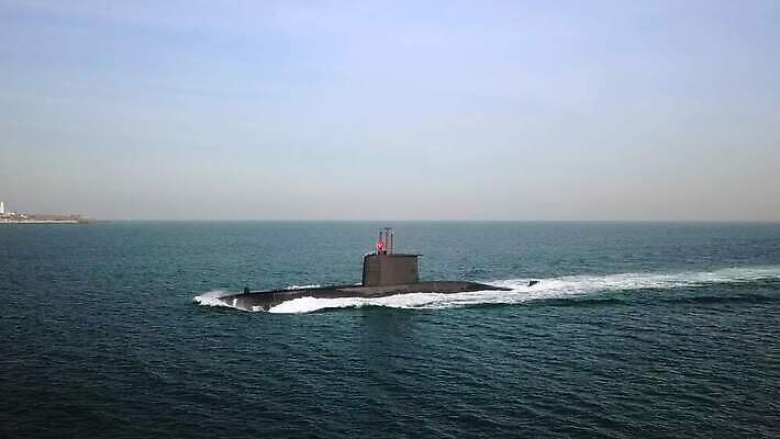 파도 바다 안테나 사람없음 수중 힘 떨어짐 승무원 잠수함 다이빙 군용 싸움 전쟁 해군 선원 군함 네비게이션 칠면조 보스포루스 원정 침몰 4K MP4 해외동영상 클립영상 직업 컨셉 배_교통 통신 모션 조류 군대 수영 동영상 수중스포츠 파일형식