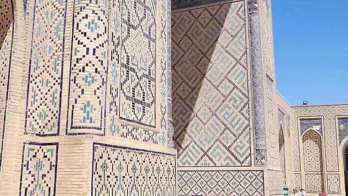 전통 외관 아시아 종교 문화 도로 여행 건축양식 하늘 주택 미술 동양인 사람없음 야외 건물 장식 탑 도시 화려 센터 중세 역사 재산 중앙 큼 이슬람교 실크 타일 아치 모스크 모자이크 타운 동쪽 우즈베키스탄 랜드마크 옛날 스타일 MP4 해외동영상 클립영상 건축물 건축 나라 길 컨셉 교통시설 문화예술 인종 금융 직물 크기 방향 동영상 중앙아시아 파일형식