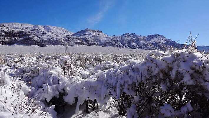 구름 공원 모래 여행 겨울 자국 자연 하늘 휴가 산 건조 파노라마 풍경 사람없음 야외 파란색 계곡 맑음 미국 트래킹 하이킹 사막 흰색 황무지 숲 언덕 캘리포니아 통과 내추럴 요세미티국립공원 전국 절정 4K MP4 해외동영상 클립영상 자연요소 계절 공공시설 컬러 북아메리카 레저 날씨 촬영기법 국립공원 생태계 동영상 파일형식