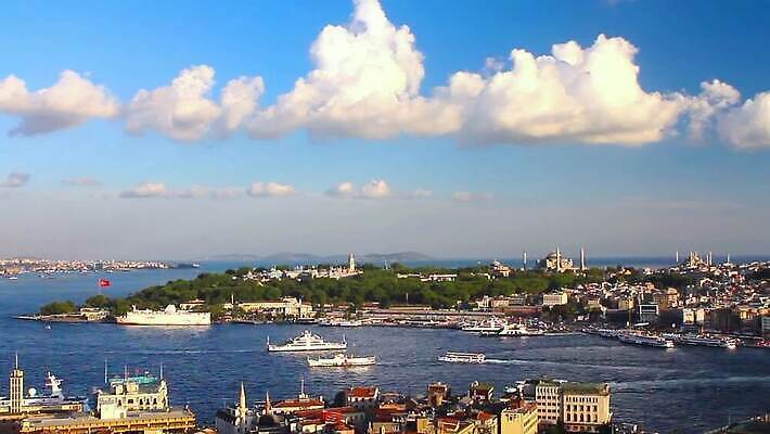구름 응시 유럽 바다 여행 건축양식 하늘 휴가 이스탄불 안테나 파노라마 풍경 사람없음 여름 파란색 도시풍경 탑 항구 봄 흰색 도시 역사 중앙 이슬람교 시력 지역 포트 동쪽 칠면조 랜드마크 보스포루스 옛날 콘스탄티노플 MOV 해외동영상 클립영상 자연요소 건축물 시선 계절 건축 나라 종교 컬러 통신 교통시설 조류 촬영기법 방향 동영상 파일형식 튀르키예