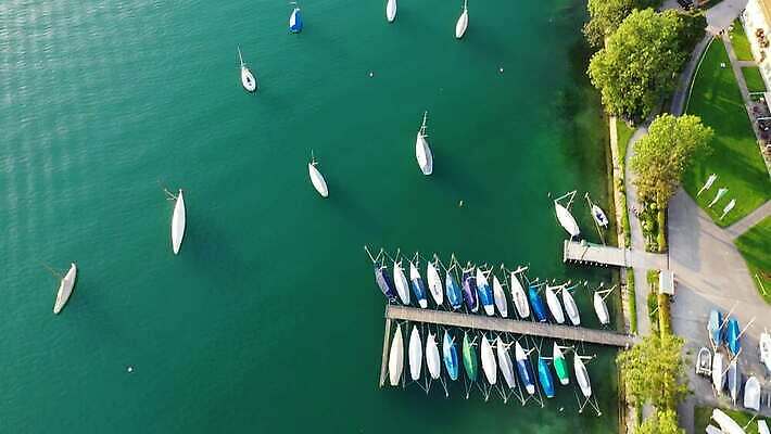 나무 유럽 호수 여행 자연 하늘 산 독일 파노라마 사람없음 야외 물 파란색 관광지 교회 마을 보트 언덕 장면 타운 바이에른 바이에른사람 산맥 4K MOV 해외동영상 클립영상 자연요소 식물 나라 컬러 배_교통 종교건축 촬영기법 건물 도시 생태계 동영상 파일형식