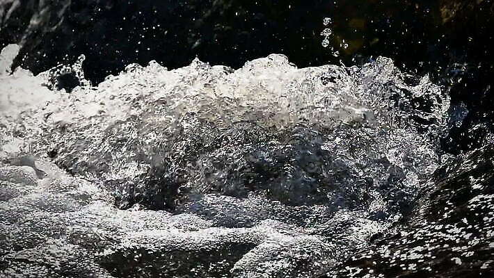 컬러 백그라운드 겨울 패턴 모션 날씨 산 흑백 파노라마 사람없음 야외 목재 가로 물 빛 강 환경 어둠 힘 폭포 회색 흐름 추위 흰색 신선 도시 개울 저녁 숲 위험 시원함 묘사 속도 질감 폭풍 내추럴 생태학 적외선 MOV 해외동영상 클립영상 자연요소 나무 계절 교육 컨셉 무늬 재료 자연 촬영기법 야간 동영상 파일형식