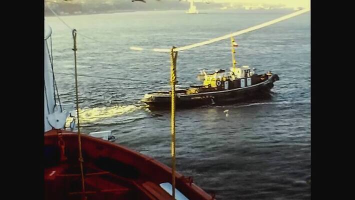 바다 여행 교통시설 이스탄불 사람없음 야외 물 항구 보트 역사 크루즈 필름 문서 포트 영사기 구식 보스포루스 옛날 4K MOV 튀르키예 해외동영상 클립영상 자연요소 아시아 교통 배_교통 시설 동영상 파일형식