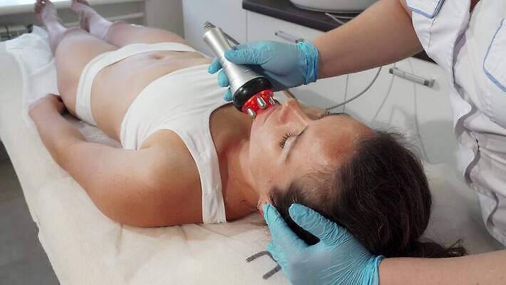 직업 여자 얼굴 신체 건강 한명 뷰티 상점 화장품 장비 미용사 하락 소중 피부 서비스 반대 테라피 순서 돌봄 리프팅 조이기 하드웨어 셀룰라이트 4K MOV 해외동영상 클립영상 1 컨셉 모션 사람 신체부위 컴퓨터 동영상 파일형식