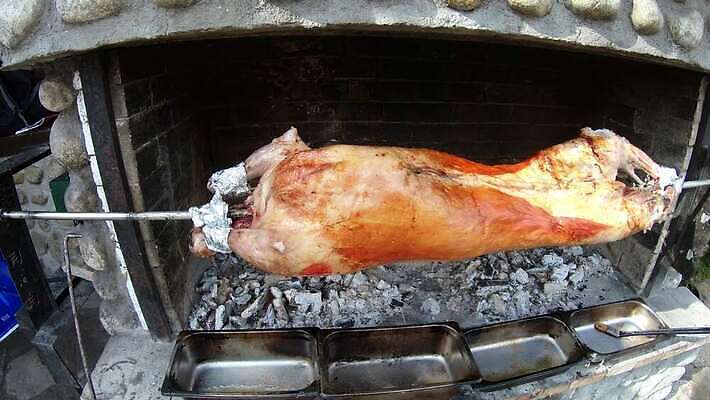 동물 전통 접시 음식 백그라운드 불 육류 돼지고기 요리 사람없음 야외 빨간색 소풍 파티 식사 저녁식사 양 뜨거움 막대기 꼬치 맛 그릴 바비큐 굽기 준비 숯 양고기 점심식사 석탄 세르비아 여신 맛있는 4K MP4 해외동영상 클립영상 자연요소 식기 컬러 컨셉 식재료 포유류 주방용품 이벤트 야외활동 구이 동영상 파일형식