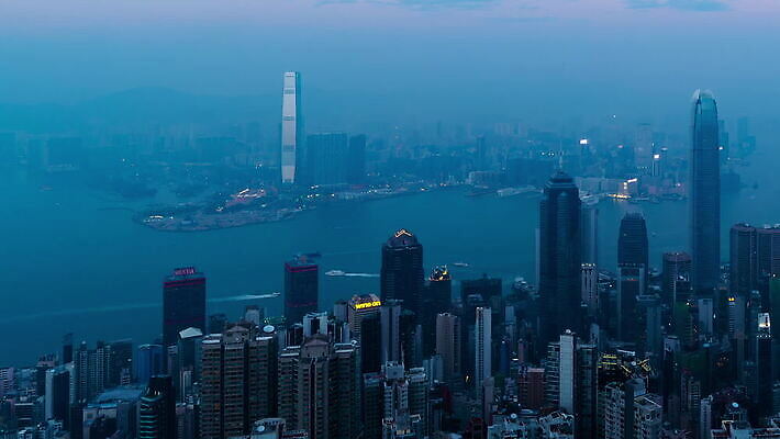외관 공원 아시아 바다 섬 여행 백그라운드 비즈니스 건축양식 교통시설 하늘 휴가 파노라마 동양인 풍경 사람없음 건물 금융 파란색 도시풍경 사무실 항구 고층빌딩 중국 황혼 일몰 새벽 도시 도심 야간 포트 홍콩 스카이라인 랜드마크 타임랩스 MOV 해외동영상 클립영상 자연요소 건축물 공공시설 건축 나라 컬러 교통 촬영기법 인종 빌딩 경제 노을 시설 동영상 파일형식