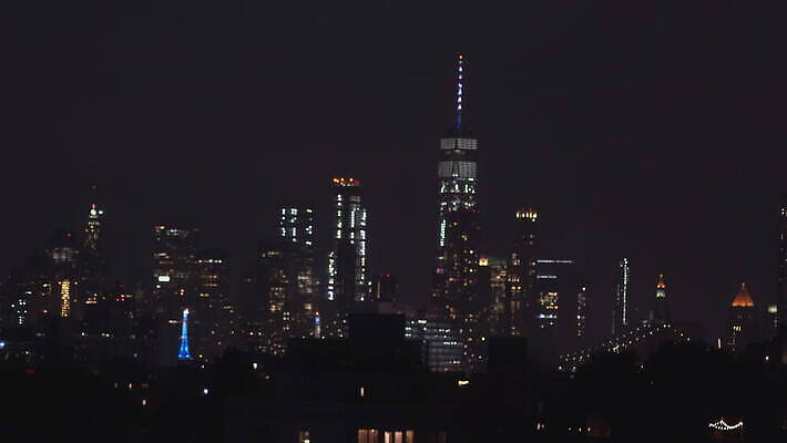 기념일 행복 휴가 불꽃 기념 폭죽 불꽃놀이 파노라마 풍경 사람없음 야외 강 반사 일출 고층빌딩 미국 황혼 일몰 새벽 자유 축하 도시 역사 도심 야간 저녁 폭발 뉴욕 해피뉴이어 대도시 스카이라인 맨해튼 애국심 빛망울 7월 독립 독립기념일 전국 4K MOV 해외동영상 클립영상 자연요소 감정 컨셉 북아메리카 놀이 불 촬영기법 이벤트 빌딩 빛 노을 새해인사 날짜 동영상 파일형식