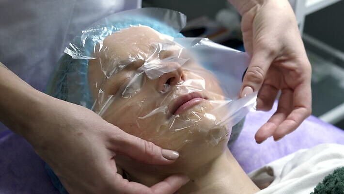 직업 손 여자 얼굴 장갑 청소년 휴식 건강 가면 한명 사람 뷰티 건강관리 상점 스파 화장품 마사지 고급 미용사 피부 피부관리 로션 테라피 순서 돌봄 리프팅 수분크림 위생관리 신청 4K MOV 해외동영상 클립영상 1 잡화 컨셉 모션 관리 신체부위 동영상 파일형식