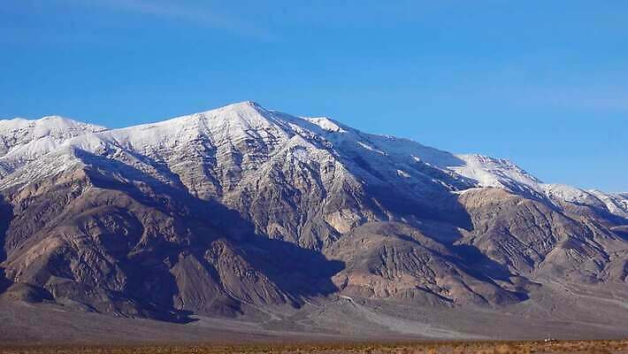 구름 공원 모래 여행 겨울 자국 자연 하늘 휴가 산 건조 파노라마 풍경 사람없음 야외 파란색 계곡 맑음 미국 트래킹 하이킹 사막 흰색 황무지 숲 언덕 캘리포니아 통과 내추럴 요세미티국립공원 전국 절정 4K MP4 해외동영상 클립영상 자연요소 계절 공공시설 컬러 북아메리카 레저 날씨 촬영기법 국립공원 생태계 동영상 파일형식
