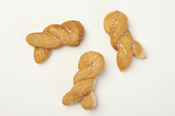 포토 JPG 스튜디오촬영 디저트 실내 사람없음 하이앵글 설탕 흰배경 꽈배기 꽈배기빵 국내포토 음식 빵 뷰포인트 백그라운드 내부 흰색 파일형식