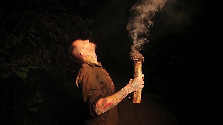 나무 손 오렌지 모션 자연 불 불꽃 따뜻함 한명 소년 야외 목재 빨간색 빛 걷기 어둠 젖음 등불 손전등 뜨거움 야간 저녁 숲 위험 오솔길 무서움 모험가 탐사 사방 호러 화상 생존 4K MP4 해외동영상 클립영상 자연요소 식물 1 남자 감정 길 어린이 컬러 컨셉 과일 재료 조명 사람 신체부위 상처 생태계 공포 동영상 파일형식