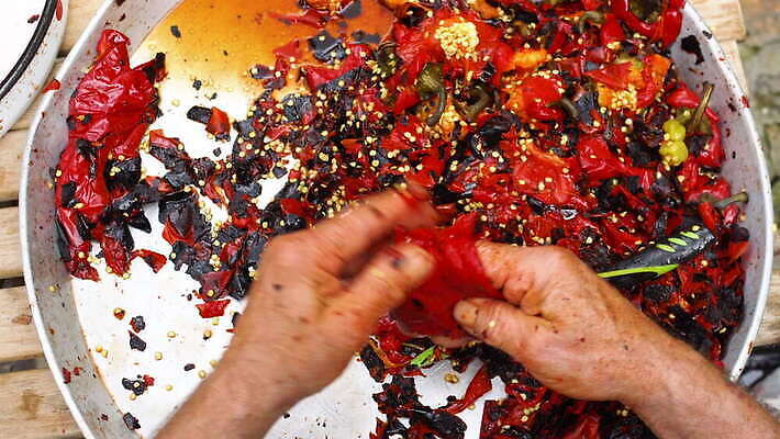 전통 음식 채소 피망 파프리카 관리 요리 사람없음 빨간색 식사 신선 작업 칼 그릴 청소 굽기 유기농 만들기 4K MOV 해외동영상 클립영상 웰빙 컬러 모션 주방용품 구이 동영상 파일형식