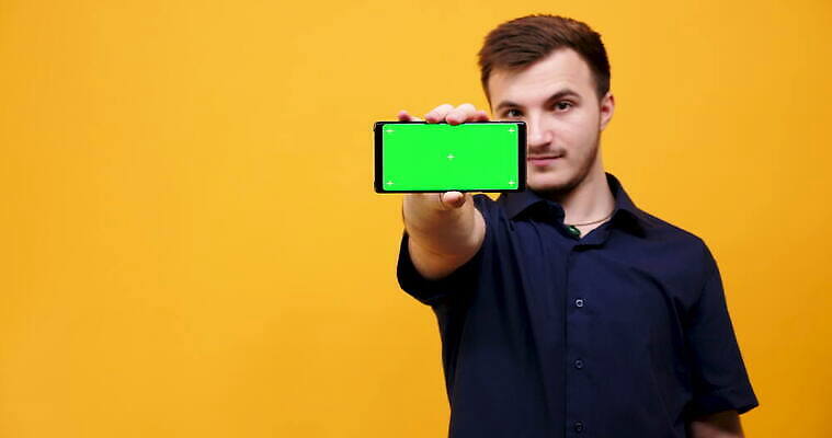 라이프스타일 손 응시 남자 백그라운드 인터넷 비즈니스 통신 손가락 열쇠 모바일 실내 관리 사람 손짓 성인 초록색 파란색 스마트폰 노란색 디지털 스크린 공백 장비 터치 정보 잡기 메시지 어플리케이션 무선전화기 전화기 스마트 전자 페이지 부름 고립 기르기 터치스크린 크로마키 4K MOV 해외동영상 클립영상 시선 컬러 컨셉 모션 내부 생활 신체부위 핸드폰 스마트기기 동영상 돌봄 파일형식