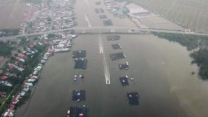 전통 아시아 여행 교통시설 낚시 주택 안테나 파노라마 어류 풍경 사람없음 야외 물 강 평화 마을 시골 보트 저녁 방파제 장면 낚시꾼 리빙 말레이시아 나루 4K MOV 해외동영상 클립영상 자연요소 공공시설 나라 교통 컨셉 배_교통 통신 레저 촬영기법 건물 수중동물 야간 시설 동영상 파일형식