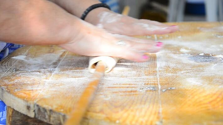 전통 라이프스타일 할머니 음식 요리 사람 사람없음 쿠키 이탈리아 도움 닫기 굽기 생태계 반죽 밀대 그리스인 페스츄리 바클라바 MOV 튀르키예 해외동영상 클립영상 서양인 여자 노년 유럽 아시아 빵 컨셉 모션 주방용품 디저트 생활 구이 동영상 파일형식