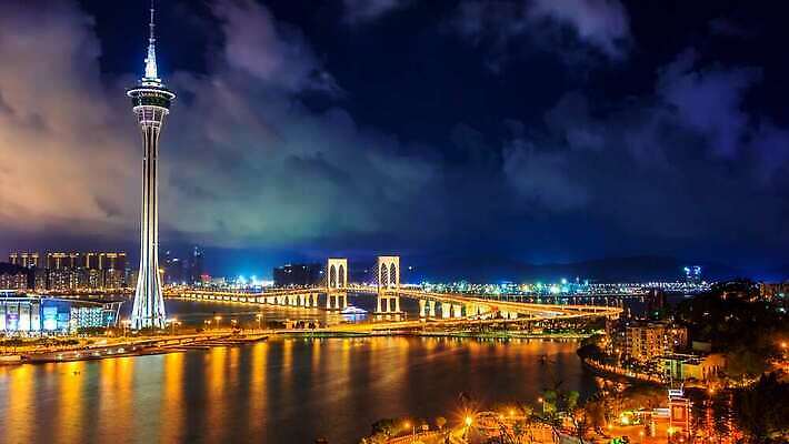 모양 구름 공공시설 산업 바다 섬 여행 이동 건축양식 교통시설 자동차 하늘 날씨 풍경 사람없음 야외 건물 경제 도시풍경 반사 탑 중국 도시 도심 야간 카지노 해안도시 전망대 포트 타운 랜드마크 마카오 절정 4K 타임랩스 MP4 해외동영상 클립영상 자연요소 건축물 건축 아시아 육상교통 교통 컨셉 촬영기법 도박 시설 동영상 파일형식