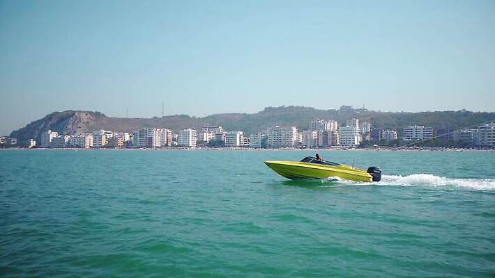 스포츠 파도 바다 컬러 여행 하늘색 백그라운드 요트 교통시설 자연 조류 하늘 낚시 휴가 휴식 항해 사람없음 물 파란색 빛 컬러풀 여행객 평화 흰색 보트 분위기 고급 산호 정상 크루즈 속도 낙하산 모터 무료 알바니아 4K MP4 해외동영상 클립영상 자연요소 동물 교통 컨셉 배_교통 레저 사람 자포동물 시설 생태계 동영상 파일형식 남유럽