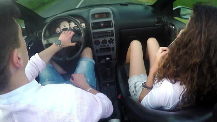 라이프스타일 커플 여자 행복 도로 여행 자동차 휴가 갈색머리 미소 사람 사람없음 야외 여름 친구 햇빛 태양 파티 일몰 기쁨 꿈 운전 운전사 고급 오픈카 자동 4K MP4 해외동영상 클립영상 자연요소 직업 헤어스타일 계절 감정 길 육상교통 컨셉 관계 교통시설 모션 승용차 표정 이벤트 생활 노을 동영상 파일형식