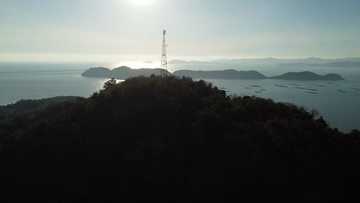 바다 여행 건축양식 통신 하늘 모바일 산 안테나 사람없음 탑 일몰 과학기술 농촌 도시 네트워크 연결 언덕 수화기 전염 송신기 수평선 셀룰러 4G 4K MP4 해외동영상 클립영상 건축물 건축 기술 IT 노을 시골 질병 전화기 감염 동영상 파일형식