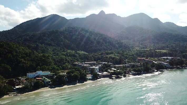 나무 모래 파도 바다 섬 여행 백그라운드 태국 자연 하늘 호텔 휴가 휴식 안테나 사람 사람없음 초록색 물 파란색 모래사장 야자수 태양 맑음 수영 자유 광선 투명 황금 언덕 하와이 폴리네시아 드론 터키석 파라다이스 그리너리 4K MP4 해외동영상 클립영상 자연요소 식물 아시아 컬러 컨셉 통신 숙소 날씨 미국 수상스포츠 오세아니아 보석 생태계 동영상 파일형식 트랜드컬러