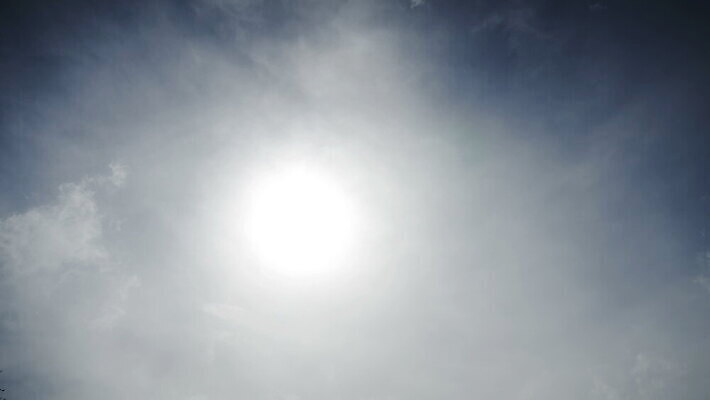 구름 컬러 백그라운드 자연 하늘 날씨 풍경 사람없음 야외 가로 여름 파란색 빛 햇빛 태양 우주 환경 흰색 전원 분위기 장면 천국 솜털 스카이라인 내추럴 오존 적란운 천창 유일 4K 타임랩스 MOV 해외동영상 클립영상 자연요소 계절 컨셉 촬영기법 전기에너지 생태계 동영상 파일형식 구름_자연