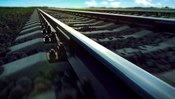 산업 도로 길 선 여행 교통시설 모션 풍경 사람없음 빛 햇빛 태양 일출 희망 일몰 기찻길 꿈 기차 화물 고리 철 속도 천국 무한 방법 선로 영원 철강 수평선 MOV 해외동영상 클립영상 자연요소 감정 육상교통 교통 대중교통 노을 운송업 시설 동영상 파일형식