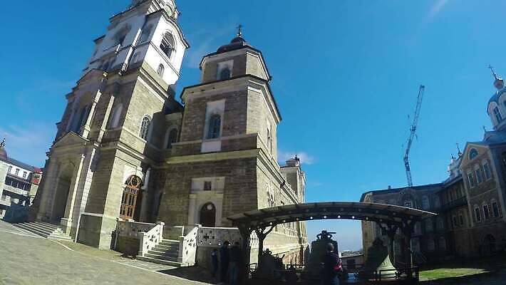 전통 종교 문화 여행 십자가 건축양식 하늘 산 주택 미술 사람없음 건물 빨간색 교회 믿음 기도 역사 지중해 그리스 신성 수도원 그리스인 마케도니아 보호구역 비잔틴 수녀원 순례자 신앙심 안뜰 옛날 회랑 4K MP4 해외동영상 클립영상 서양인 건축물 건축 감정 유럽 바다 컬러 종교건축 문화예술 복도 동영상 구역 제국 파일형식 남유럽