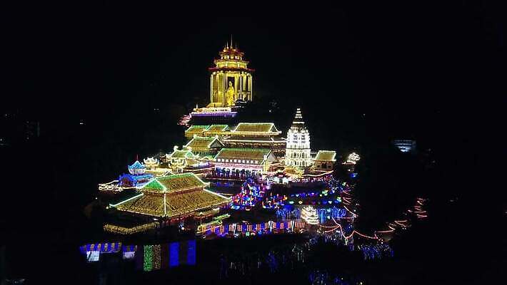 전통 아시아 종교 문화 여행 백그라운드 불교 건축양식 휴가 안테나 사람없음 건물 빛 컬러풀 평화 탑 축제 중국 기쁨 골동품 기도 등불 축하 최고 사찰 영혼 야간 말레이시아 랜드마크 숭배 옛날 4K 페낭 MOV 해외동영상 클립영상 자연요소 건축물 건축 감정 나라 컬러 컨셉 통신 종교건축 조명 동영상 파일형식
