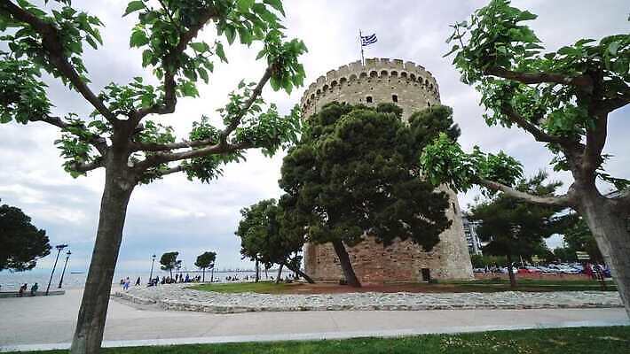 나무 구름 유럽 문화 물결 여행 건축양식 하늘 휴가 유물 사람없음 건물 파란색 도시풍경 탑 항구 새벽 바위 흰색 깃발 도시 역사 그리스 그리스인 랜드마크 마케도니아 발칸반도 비잔틴 옛날 4K MP4 해외동영상 클립영상 자연요소 서양인 식물 전통 건축물 건축 나라 컬러 교통시설 풍경 돌_바위 동영상 제국 파일형식 남유럽