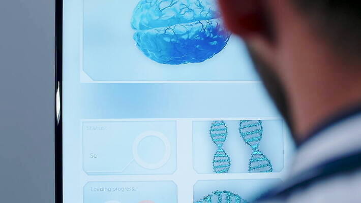 남자 과학 미래 엑스레이 건강 병원 실험 성인 학습 컴퓨터 약 머리 3D 스크린 방 장비 시험 환자 의사 실험실 DNA 뇌 애니메이션 암 방사선 스캔 종양 4K MOV 해외동영상 클립영상 교육 컨셉 의학 사람 신체부위 전자제품 의료진 질병 생명공학 디지털합성 동영상 파일형식