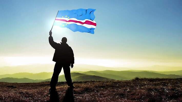 실루엣 파도 백그라운드 컨셉 산 한명 서기 사람 야외 파란색 힘 수확 깃발 잡기 고리 정상 망토 심볼 언덕 긍정 애국심 발견 독립 베르데 승자 필승 자극 4K MP4 해외동영상 클립영상 1 바다 컬러 농업 모션 촬영기법 우승 동영상 파일형식