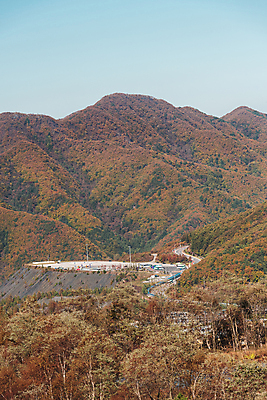 포토 JPG 주간 도로 자연 하늘 산 사람없음 야외 가을풍경 가을 정선 국내포토 자연요소 계절 길 교통시설 풍경 생태계 강원도 파일형식 가을_계절