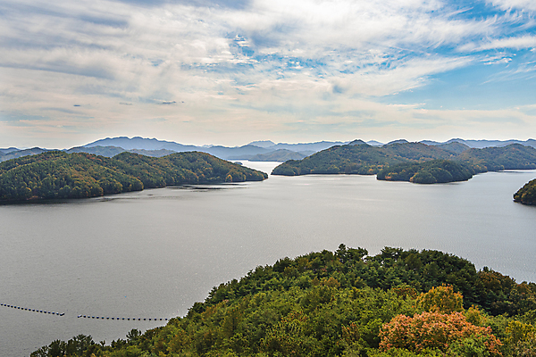 포토 JPG 주간 구름 하늘 사람없음 야외 가을풍경 가을 대청호 청남대 국내포토 청주시 자연요소 계절 호수 풍경 충청북도 청주 파일형식 청주_지역 가을_계절