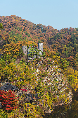 포토 JPG 주간 하늘 산 사람없음 야외 가을풍경 가을 정자 옥천 수생식물학습원 국내포토 자연요소 건축물 계절 풍경 충청북도 파일형식 가을_계절