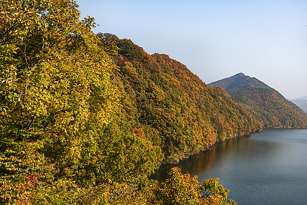 포토 JPG 주간 하늘 산 사람없음 야외 가을풍경 가을 옥천 대청호 국내포토 자연요소 계절 호수 풍경 충청북도 청주 파일형식 가을_계절