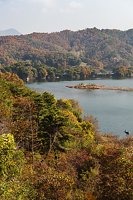 포토 JPG 주간 자연 하늘 산 사람없음 야외 가을풍경 가을 옥천 대청호 부소담악 국내포토 자연요소 계절 호수 풍경 생태계 충청북도 청주 파일형식 가을_계절