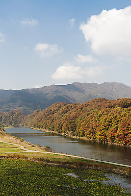 포토 JPG 주간 구름 하늘 산 사람없음 야외 가을풍경 가을 옥천 소옥천 국내포토 자연요소 계절 풍경 강 충청북도 파일형식 가을_계절